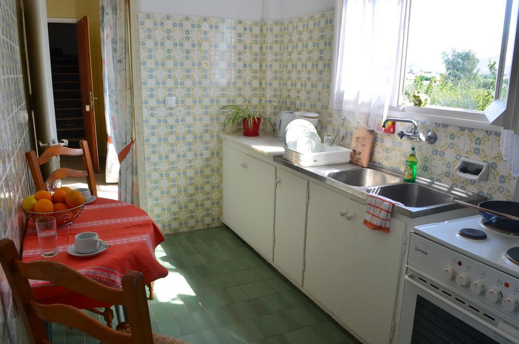 Akti Anastasia Acharavi  Bilik gambar